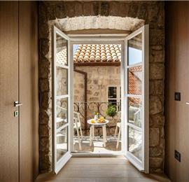 Luxury 3 Bedroom Villa with Jacuzzi, Sauna and Gym in Dubrovnik Old Town, Sleeps 6